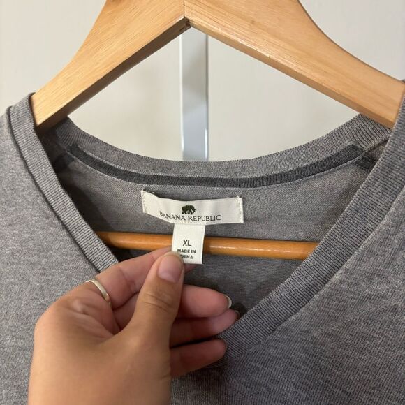 Banana Republic Gray V-Neck Sweater mens XL bamboo & Lycra Classic sustainable - Picture 3 of 6
